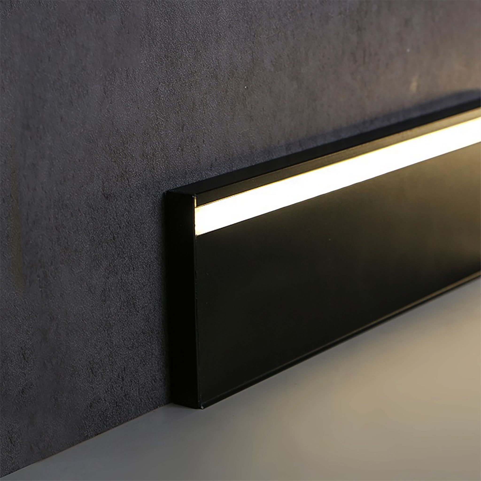 Плинтус алюминиевый напольный LED-78-80-2500 под подсветку, накладной, Черный матовый, 2 шт Купить оптом Плинтус алюминиевый напольный LED-78-80-2500 под подсветку, накладной, Черный матовый, 2 шт — изображение 3