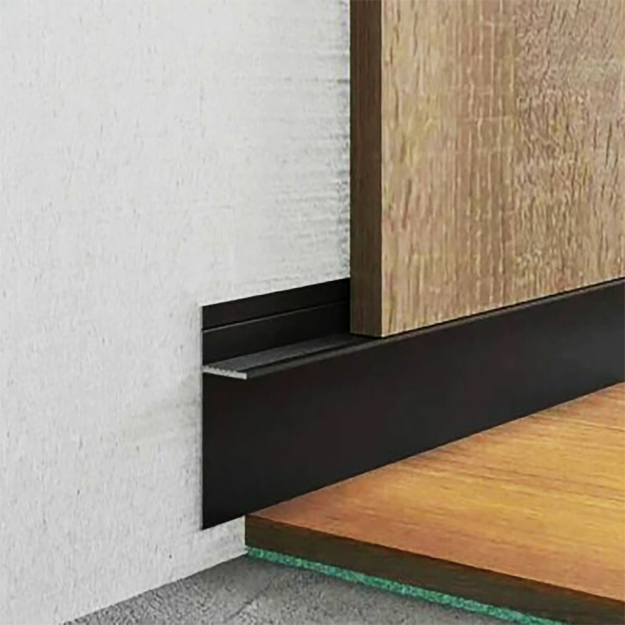 Плинтус напольный теневой без подсветки, 35 X 20 X 3000 мм, Чёрный матовый анод, гладкий, 1 шт Купить оптом Плинтус напольный теневой без подсветки, 35 X 20 X 3000 мм, Чёрный матовый анод, гладкий, 1 шт — изображение 4