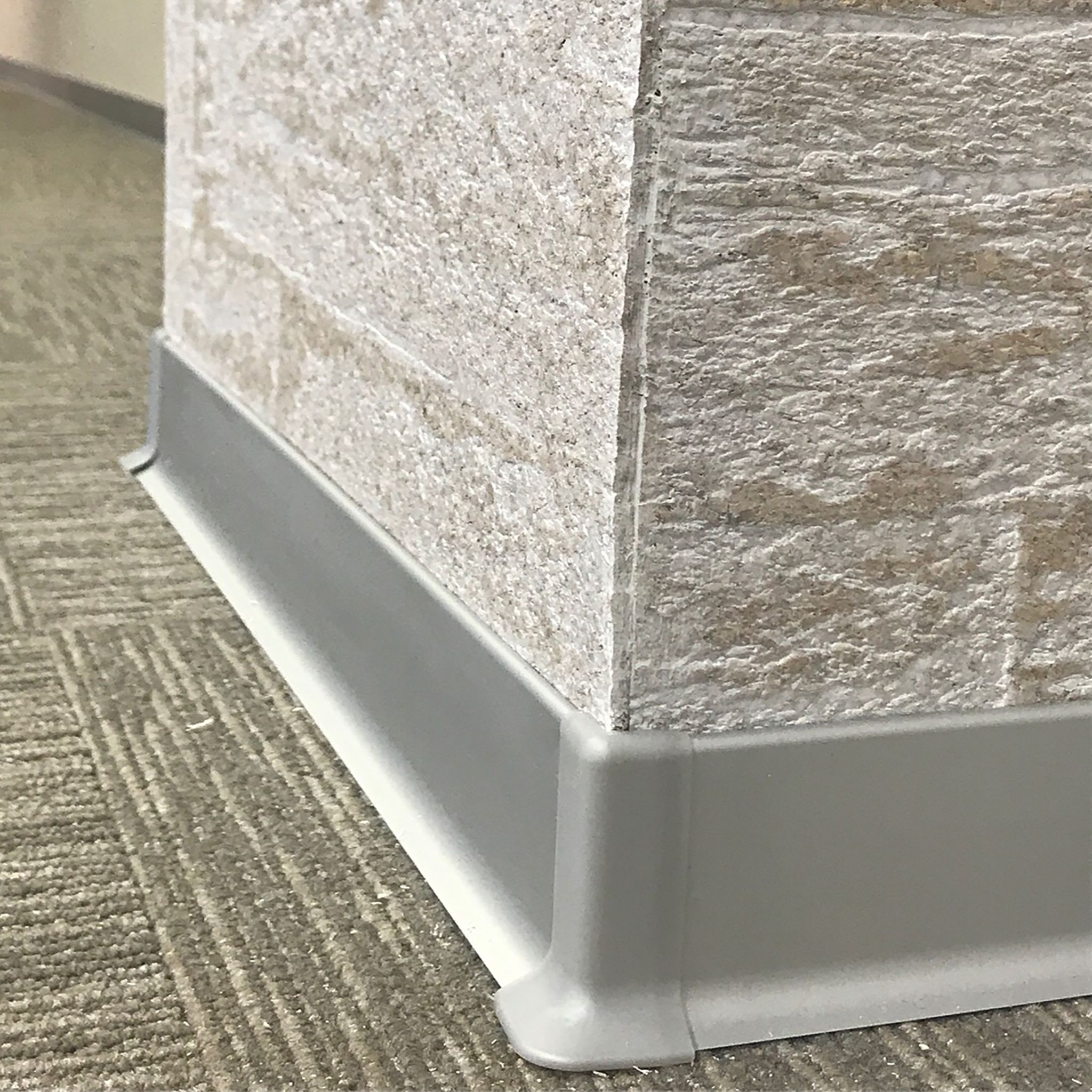 Плинтус напольный L -образный, высота 80 мм, длина 300 см, Серебро матовое, 1 шт Купить оптом Плинтус напольный L -образный, высота 80 мм, длина 300 см, Серебро матовое, 1 шт — изображение 4