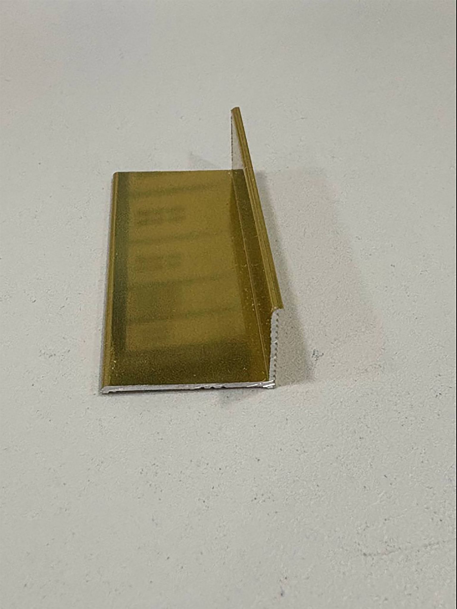 Плинтус напольный, угол внутренний, 20 х 12 мм, 270 см, Золото глянец, 1 шт Купить оптом Плинтус напольный, угол внутренний, 20 х 12 мм, 270 см, Золото глянец, 1 шт — изображение 5