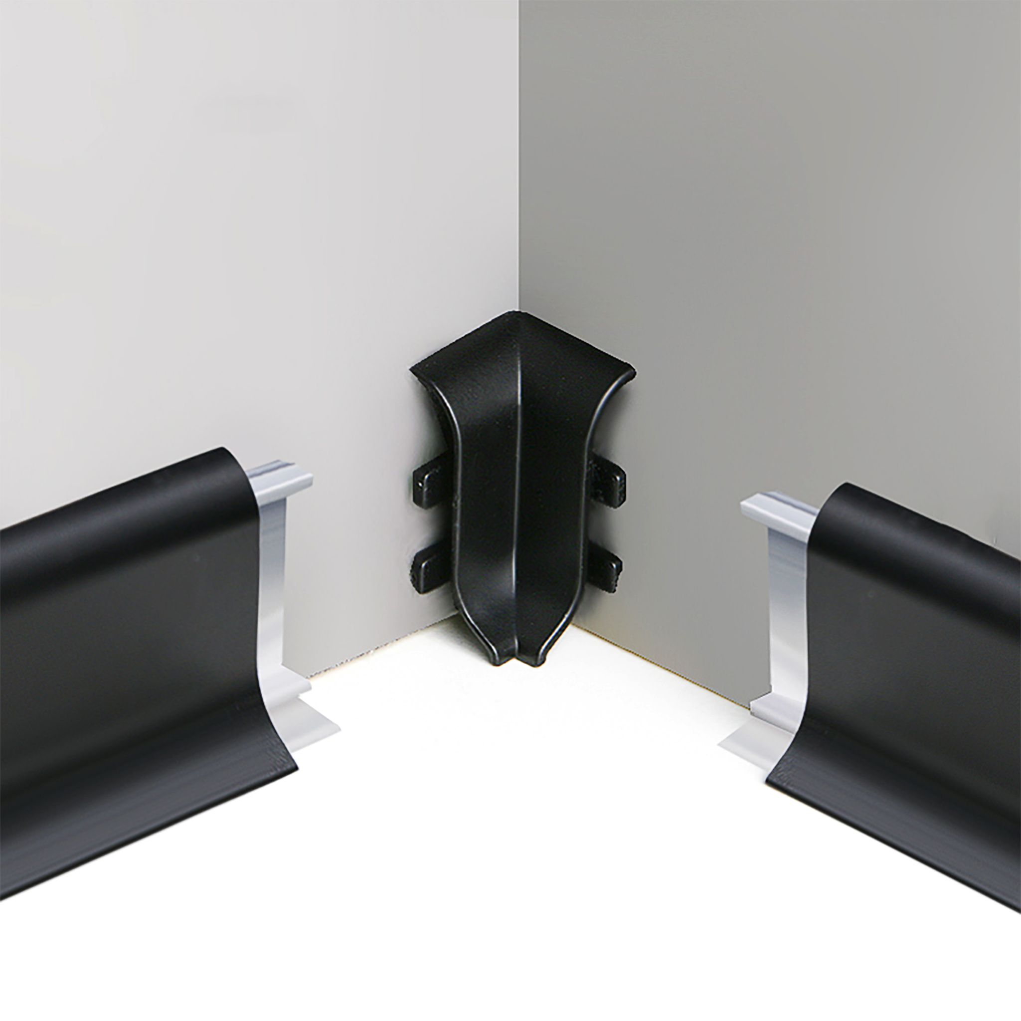 Плинтус алюминиевый SSZ-26-3000, с крепежом, Чёрный матовый, 1 шт Купить оптом Плинтус алюминиевый SSZ-26-3000, с крепежом, Чёрный матовый, 1 шт — изображение 4