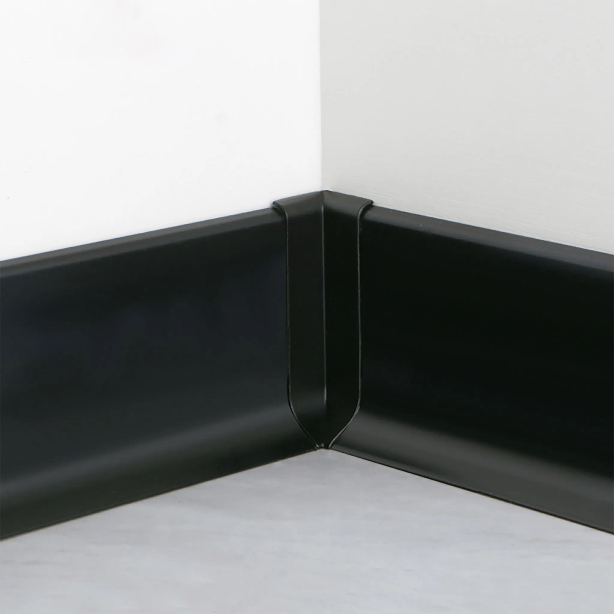 Плинтус напольный алюминиевый SSZ-60-2500, с крепежом, Черный матовый, 1 шт Купить оптом Плинтус напольный алюминиевый SSZ-60-2500, с крепежом, Черный матовый, 1 шт — изображение 7