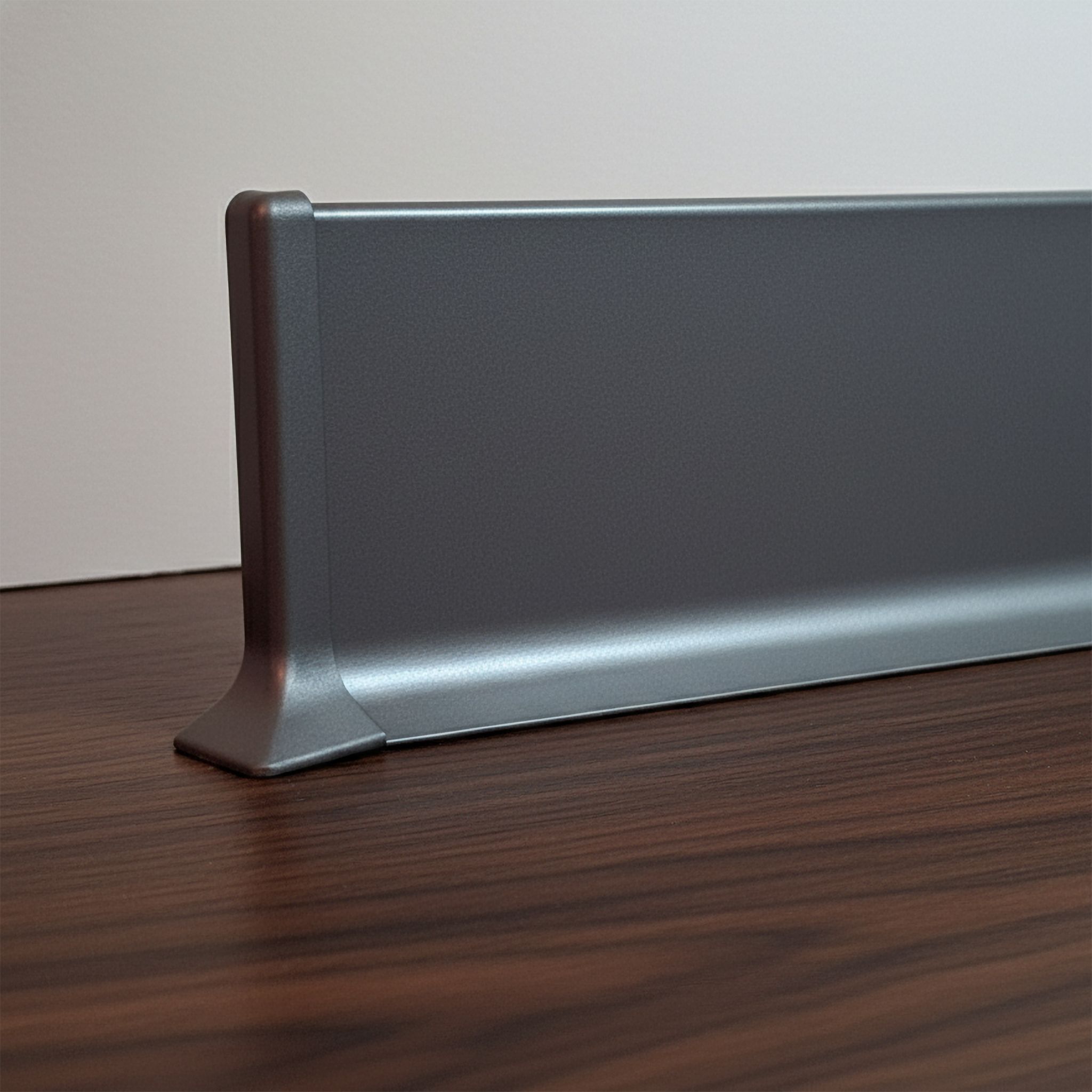 Плинтус напольный L -образный, высота 40 мм, длина 300 см, Жемчужный тёмно-серый,1шт Купить оптом Плинтус напольный L -образный, высота 40 мм, длина 300 см, Жемчужный тёмно-серый,1шт — изображение 6